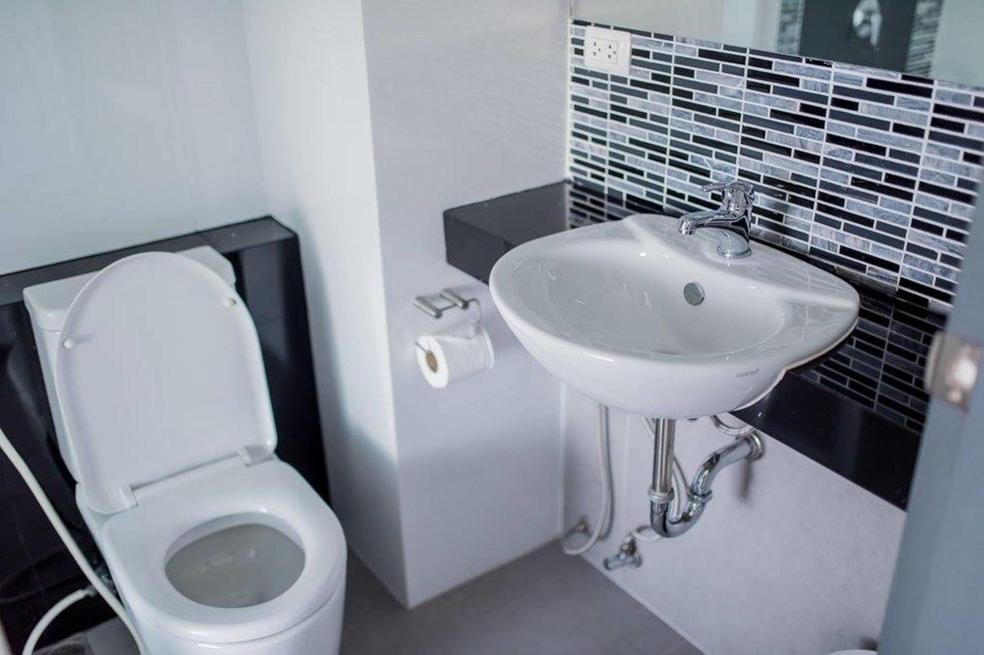 Panitar Haus Hotel Chonburi Eksteriør billede