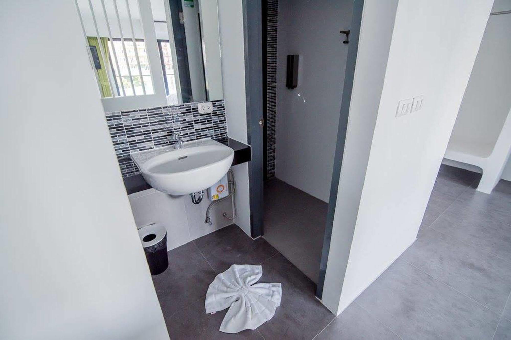 Panitar Haus Hotel Chonburi Eksteriør billede