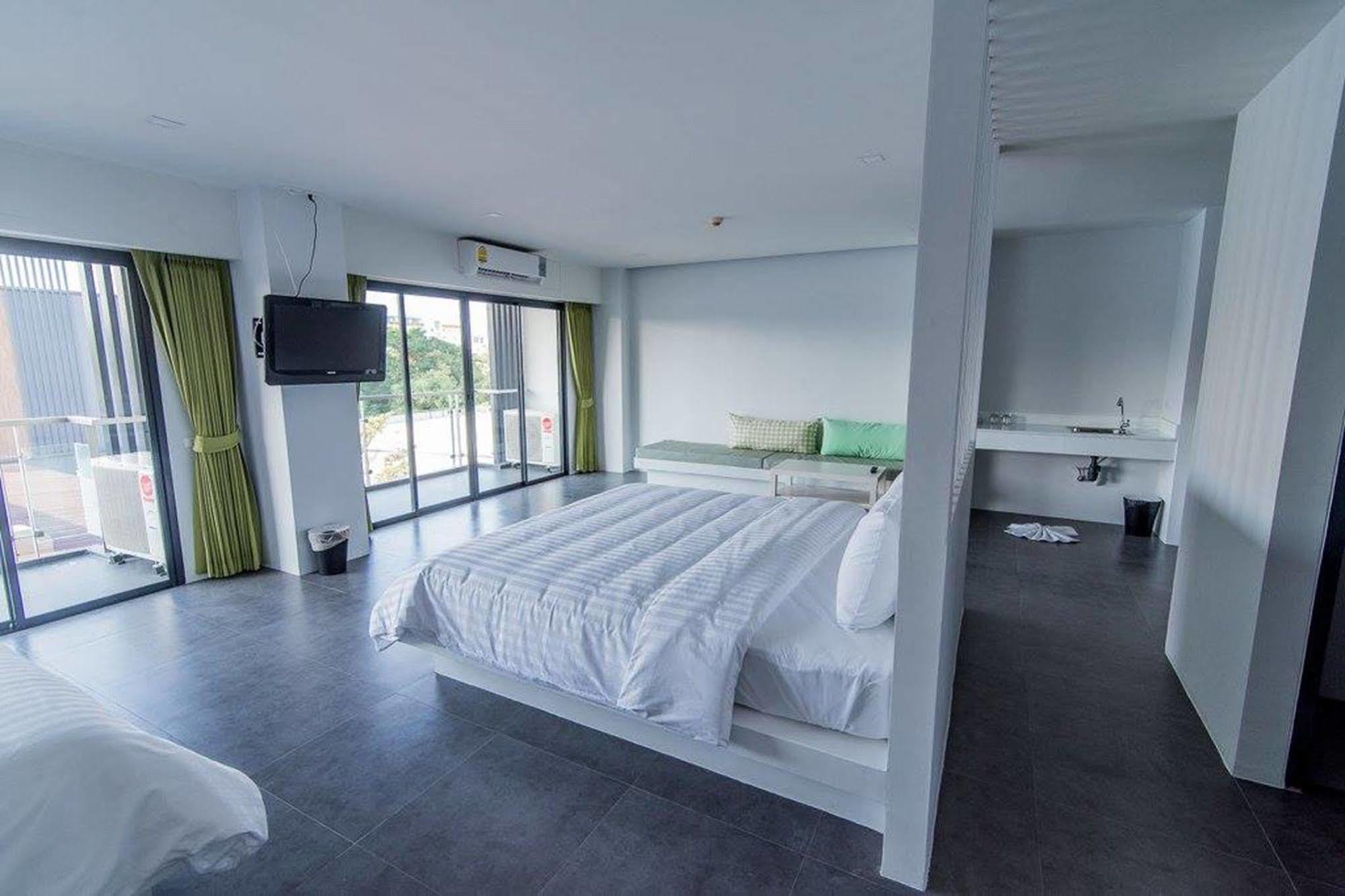 Panitar Haus Hotel Chonburi Eksteriør billede